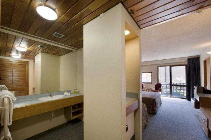 Heartland Hotel